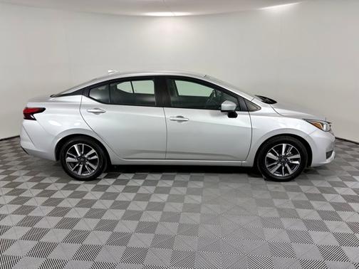 2023 Nissan Versa SV