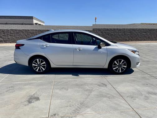 2023 Nissan Versa SV
