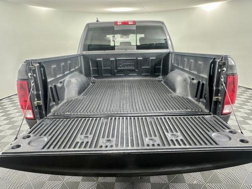 Granite Crystal Metallic Clearcoat 2019 RAM 1500 SLT