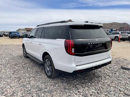 Oxford White 2025 Ford Expedition Max Active