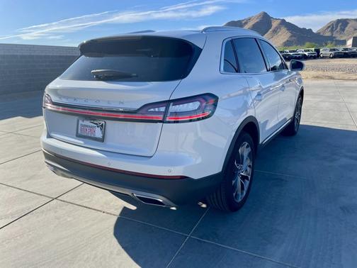 Pristine White Metallic Tri-Coat 2022 Lincoln Nautilus Reserve