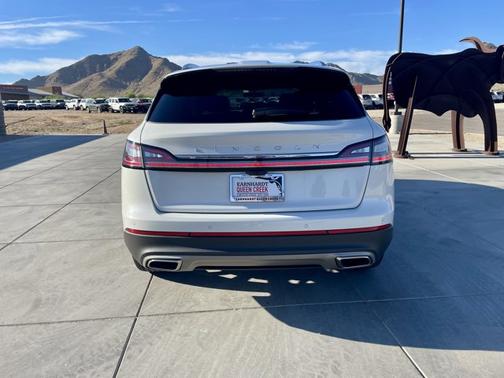 Pristine White Metallic Tri-Coat 2022 Lincoln Nautilus Reserve