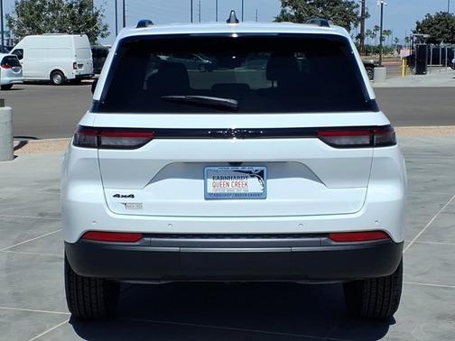 Bright White Clearcoat 2026 Jeep Grand Cherokee Laredo Altitude