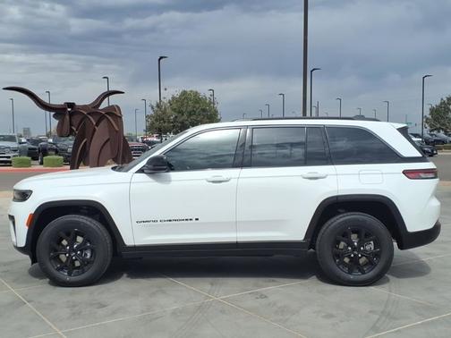 Bright White Clearcoat 2026 Jeep Grand Cherokee Laredo Altitude