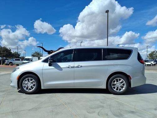 2026 Chrysler Voyager LX