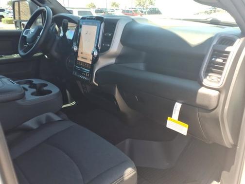 Bright White Clearcoat 2026 RAM 2500 Black Express