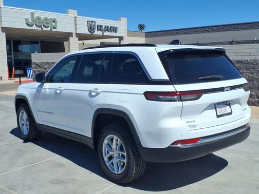 Bright White Clearcoat 2026 Jeep Grand Cherokee Laredo X