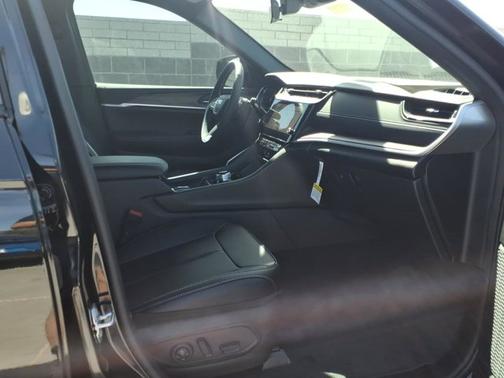 Diamond Black Crystal Pearlcoat 2026 Jeep Grand Cherokee Limited