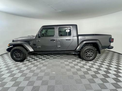 2024 Jeep Gladiator Sport S