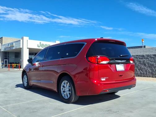 2026 Chrysler Voyager LX