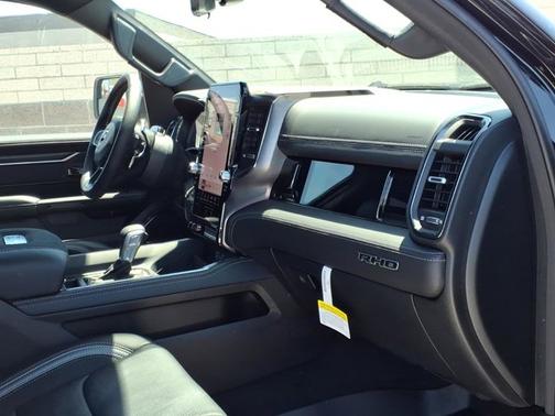 Diamond Black Crystal Pearlcoat 2026 RAM 1500 RHO
