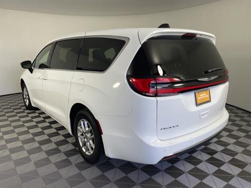 Bright White Clearcoat 2025 Chrysler Pacifica Select