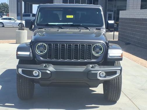 Granite Crystal Metallic Clearcoat 2026 Jeep Gladiator Sahara