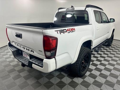 Super White 2018 Toyota Tacoma TRD Sport