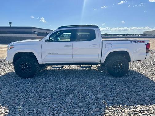 Super White 2018 Toyota Tacoma TRD Sport
