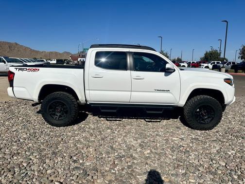 Super White 2018 Toyota Tacoma TRD Sport