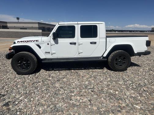 Bright White Clearcoat 2021 Jeep Gladiator Mojave