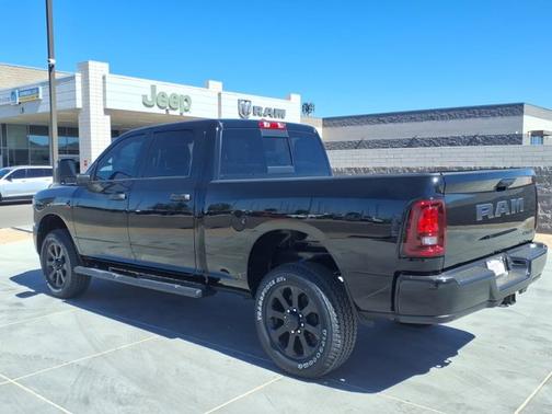 Diamond Black Crystal Pearlcoat 2026 RAM 2500 Black Express