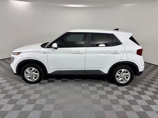 2022 Hyundai VENUE SE