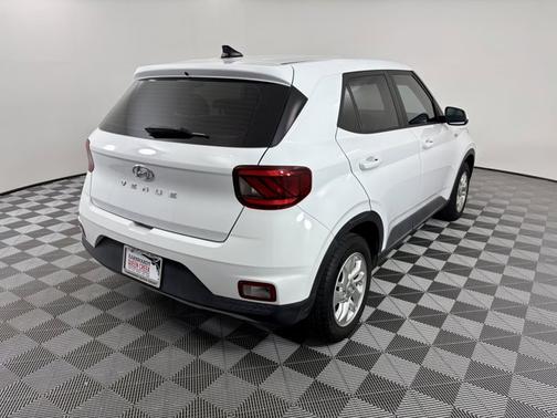 2022 Hyundai VENUE SE