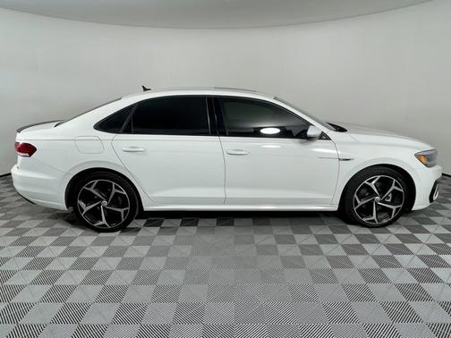 2022 Volkswagen Passat 2.0T R-Line