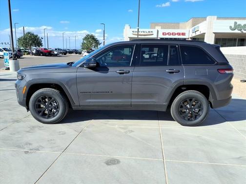 2025 Jeep Grand Cherokee Laredo