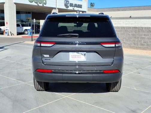 2025 Jeep Grand Cherokee Laredo