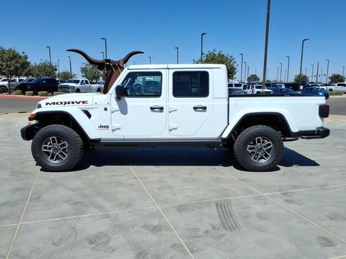 Bright White Clearcoat 2026 Jeep Gladiator Mojave X