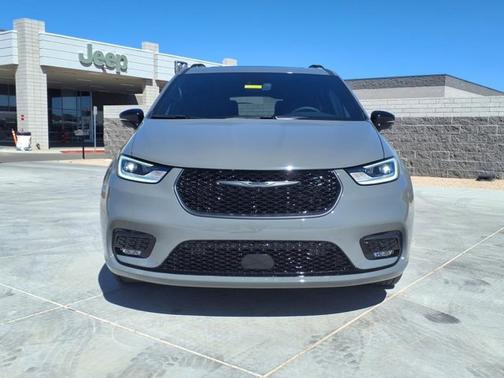 2025 Chrysler Pacifica Hybrid Premium S Appearance Pkg