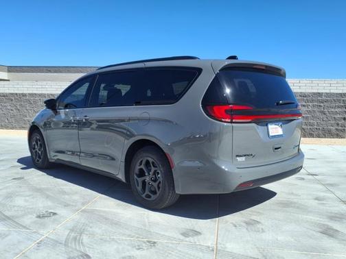 2025 Chrysler Pacifica Hybrid Premium S Appearance Pkg