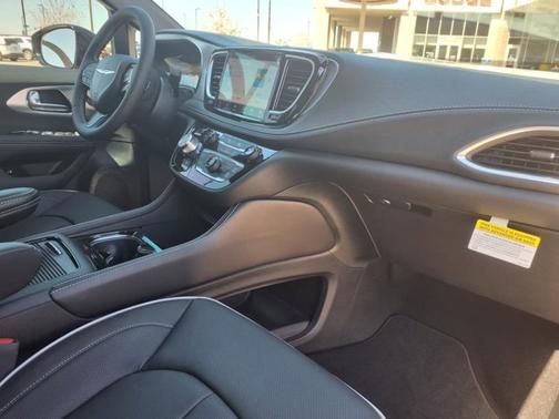 2025 Chrysler Pacifica Hybrid Premium S Appearance Pkg