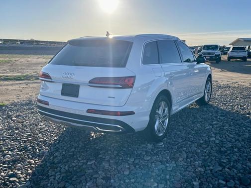 2024 Audi Q7 Premium Plus