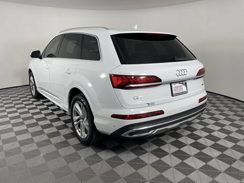 2024 Audi Q7 Premium Plus