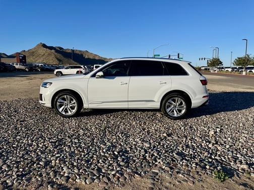 2024 Audi Q7 Premium Plus