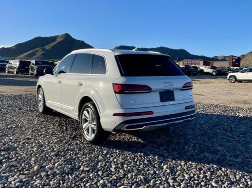 2024 Audi Q7 Premium Plus