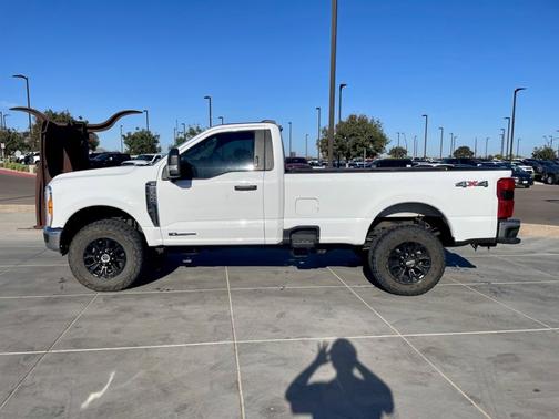 Oxford White 2023 Ford F-350 XLT