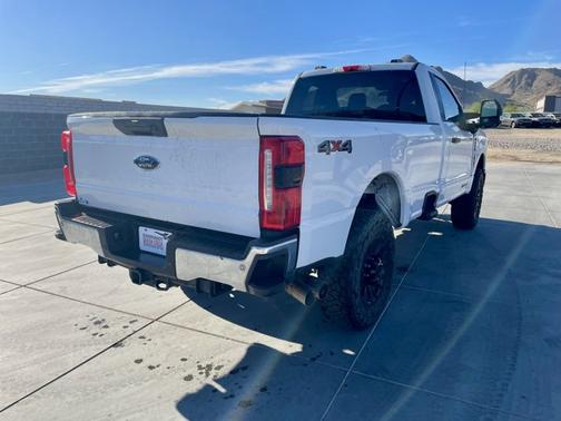 Oxford White 2023 Ford F-350 XLT