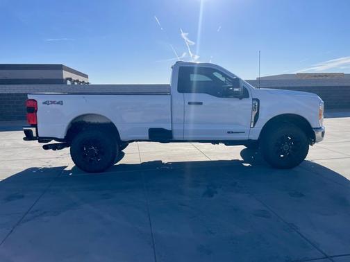 Oxford White 2023 Ford F-350 XLT