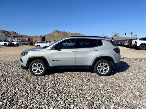 Silver Zynith Metallic Clearcoat 2024 Jeep Compass Latitude