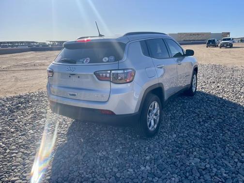 Silver Zynith Metallic Clearcoat 2024 Jeep Compass Latitude