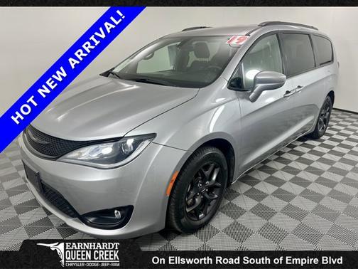 Billet Silver Metallic Clearcoat 2019 Chrysler Pacifica Touring L