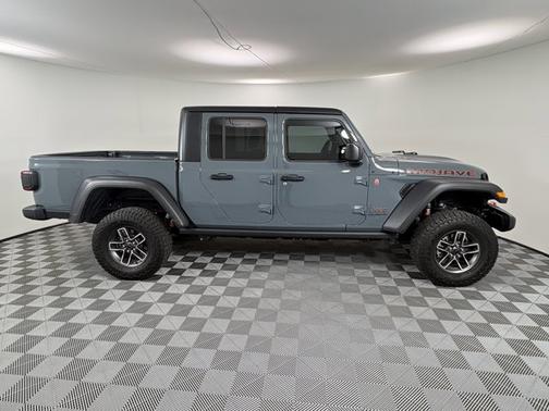 Anvil Clear Coat 2024 Jeep Gladiator Mojave