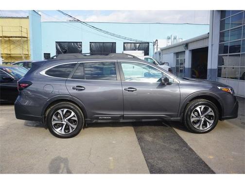 Photo 2 of 3 of 2020 Subaru Outback Limited