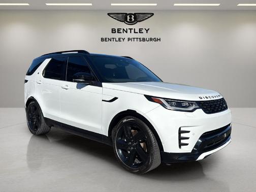 Fuji White 2024 Land Rover Discovery P300 Dynamic SE