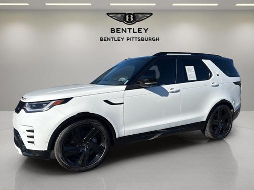 Fuji White 2024 Land Rover Discovery P300 Dynamic SE