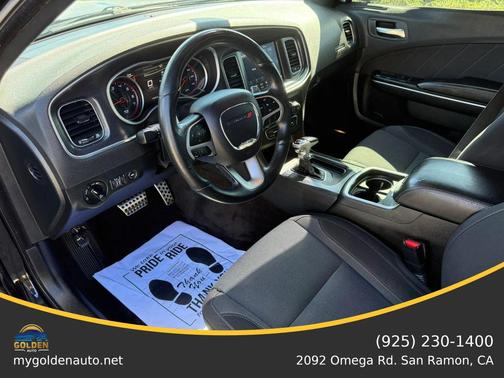 Pitch Black Clearcoat 2018 Dodge Charger SXT Plus