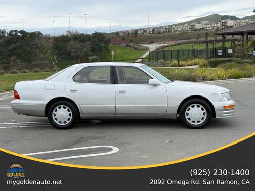 Diamond White Pearl 1997 Lexus LS 400 Base