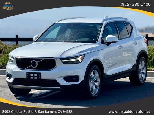 2022 Volvo XC40 T4 Momentum