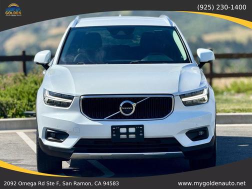 2022 Volvo XC40 T4 Momentum