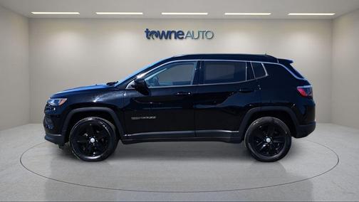 Diamond Black Crystal Pearlcoat 2022 Jeep Compass Latitude